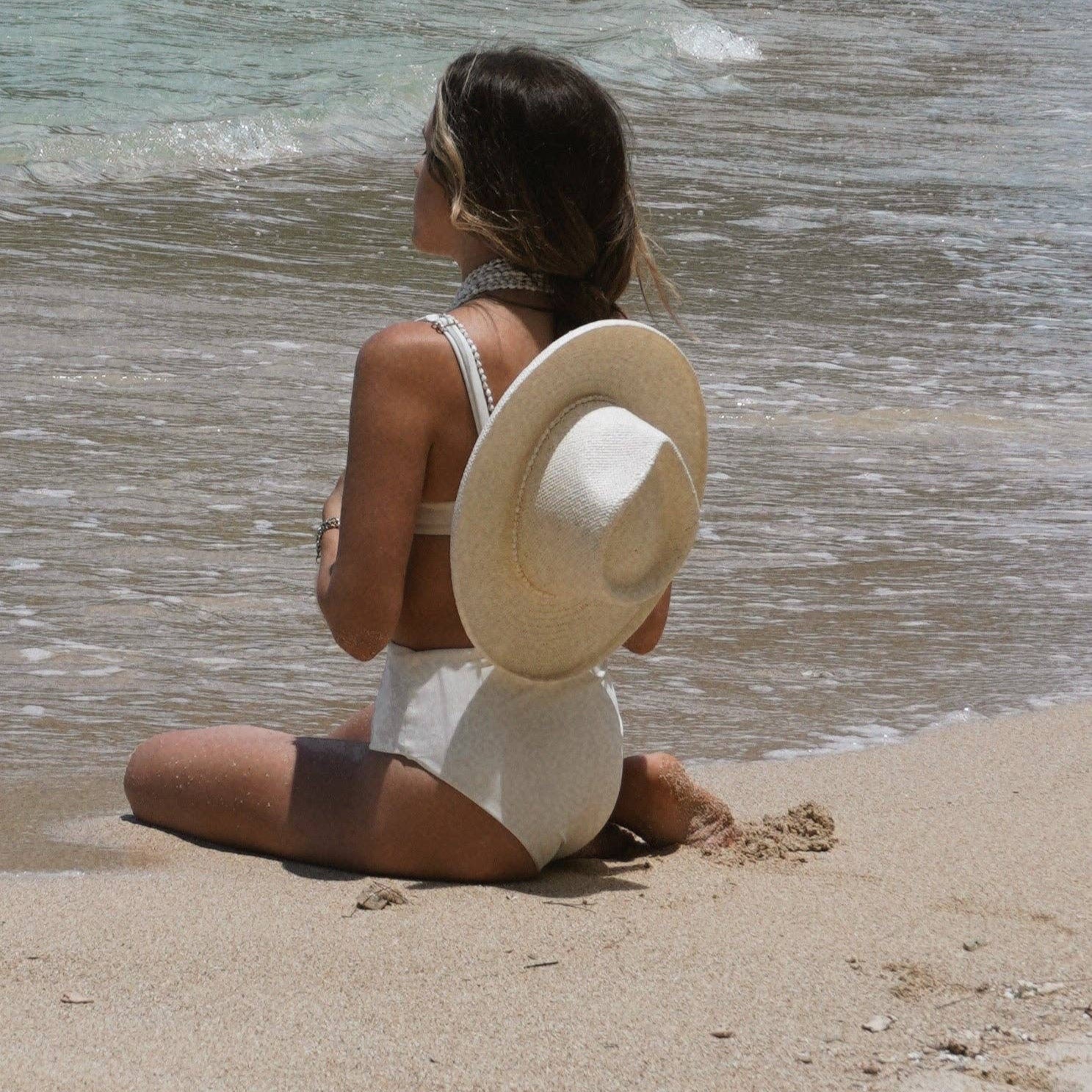 WHITE SEASHELL Chin Strap