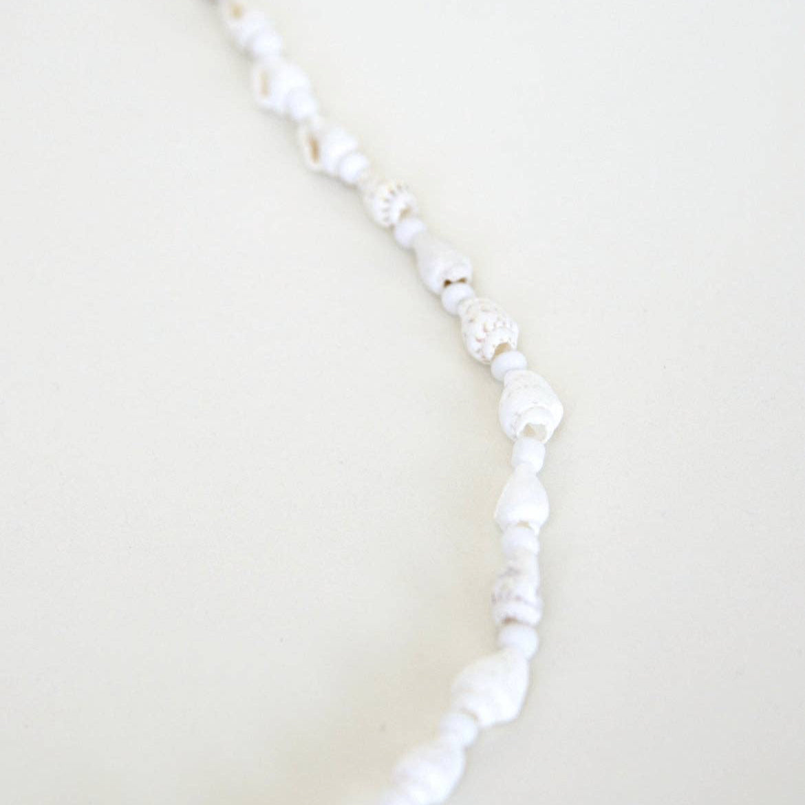 WHITE SEASHELL Chin Strap